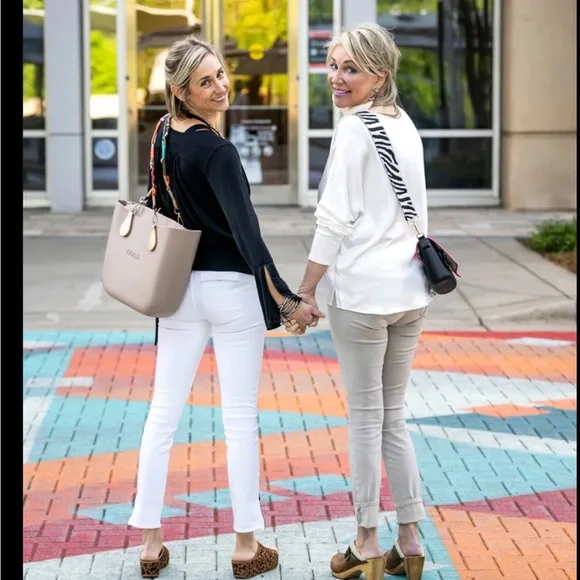 MOOST BAG Limited Edition Black Flap with Winter White Bottom & Chain Strap NWT - Picture 4 of 12